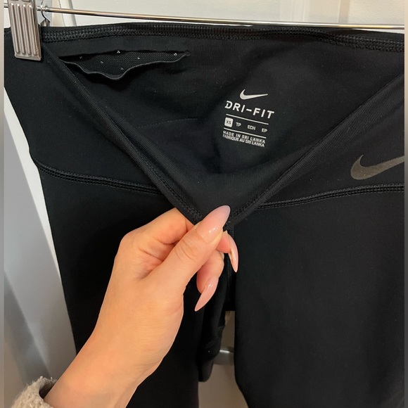 Nike Women's Black Leggings - Picture 6 of 8